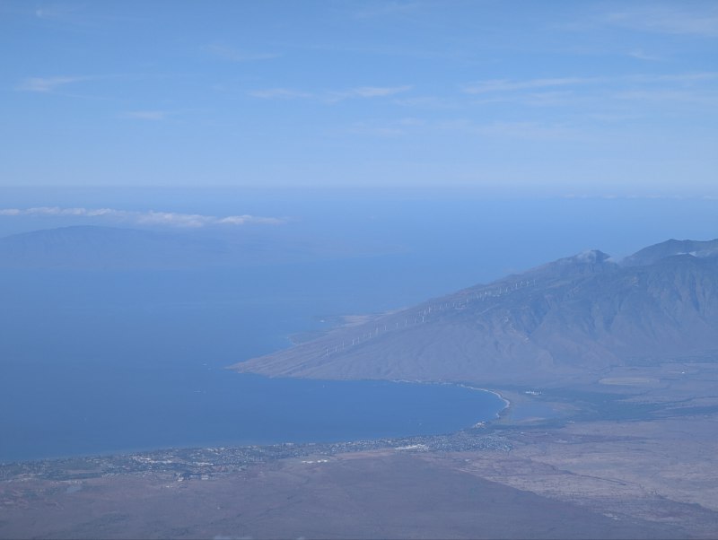 太多樣化了，我不是在海邊嗎，怎麼突然給我幹到了海拔 3000 米（此時已經能看見只生長在夏威夷海拔 2100 米以上的瀕危植物銀劍（Argyroxiphium sandwicense）