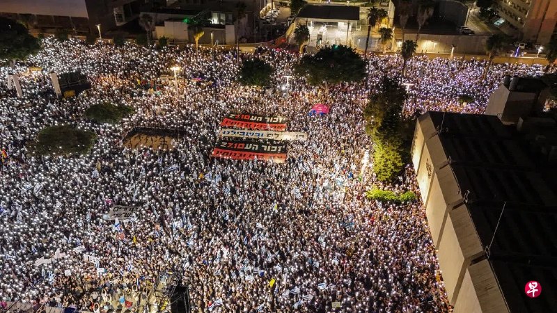 אלפי בני אדם בישראל ערכו הפגנה נרחבת נגד השלטון בתל אביב ב-24 באוקטובר, בדרישה לחקור את אחריות הממשלה לאי מ…