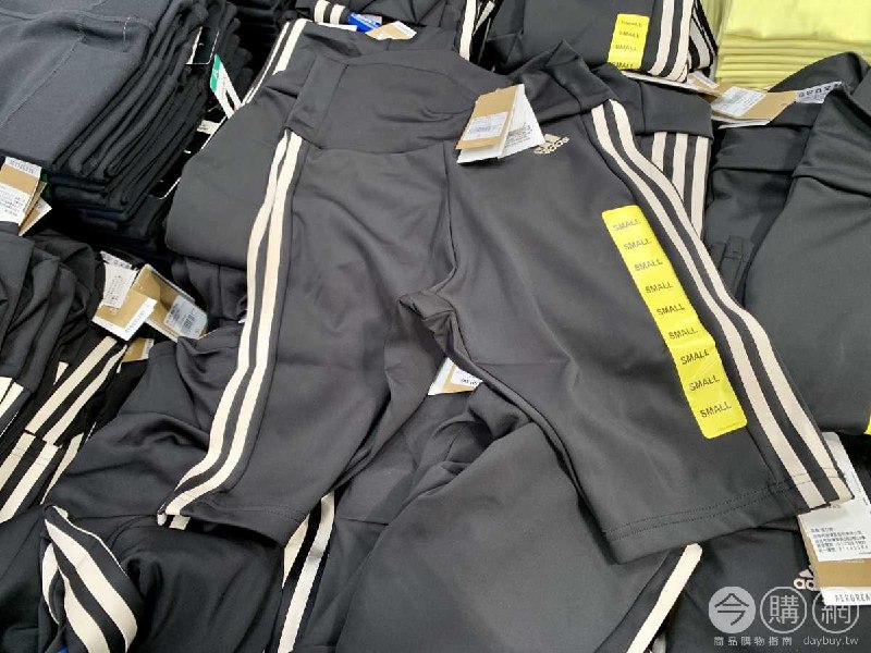 好市多新目擊ADIDAS 女吸濕排汗運動單車褲，感覺滿有設計感，穿起來流線簡約