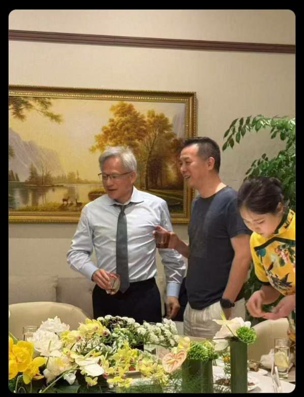 黄仁勋来了，也得走一圈