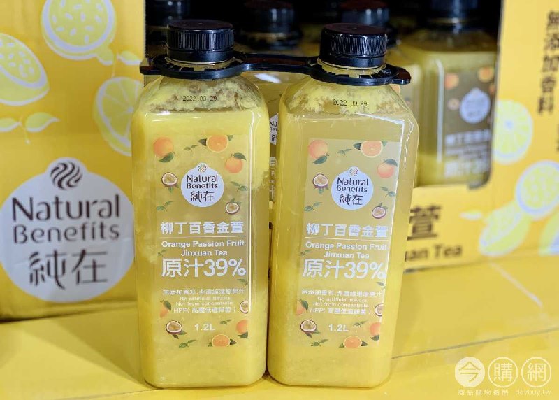 Costco又有新的純在調飲，這次是柳丁百香金萱 ，果汁含有率39%，兩罐一賣，看起來不錯喝