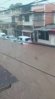 שיטפונות קשים דווחו ב-Mapasingue, גואיאקיל, אקוודור (26.10.2026)