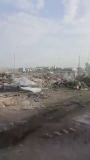 זה לא עזה או לבנון כלי רכב צבאיים כבדים מבצעים פעולות חפירת דחפורים והרס במחוז חברון בגדה המערבית.