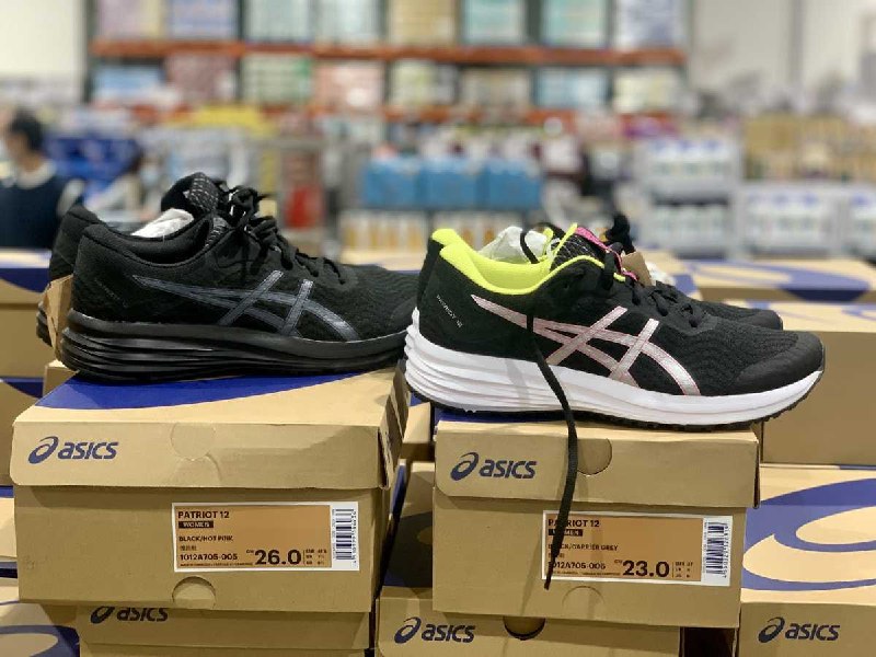 Costco新上市，ASICS 女慢跑鞋，美國尺寸6~9，拿起來很輕，工作運動都滿適合的，很便宜