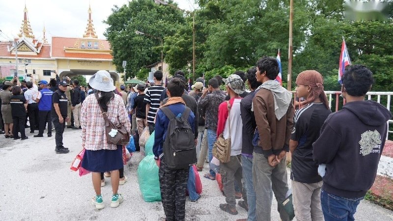东南亚华人大事件：关闭口岸下仍保持人道通道 8月21日上午 泰国与柬埔寨在泰柬友谊大桥配图