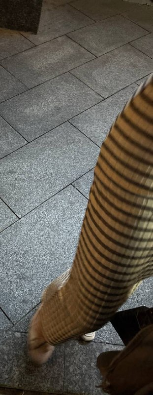 东南亚抓捕遣返线索：# 我的朋友小b他说 几个大老爷们喝酒有点无趣 想着找妹妹过来一起喝配图