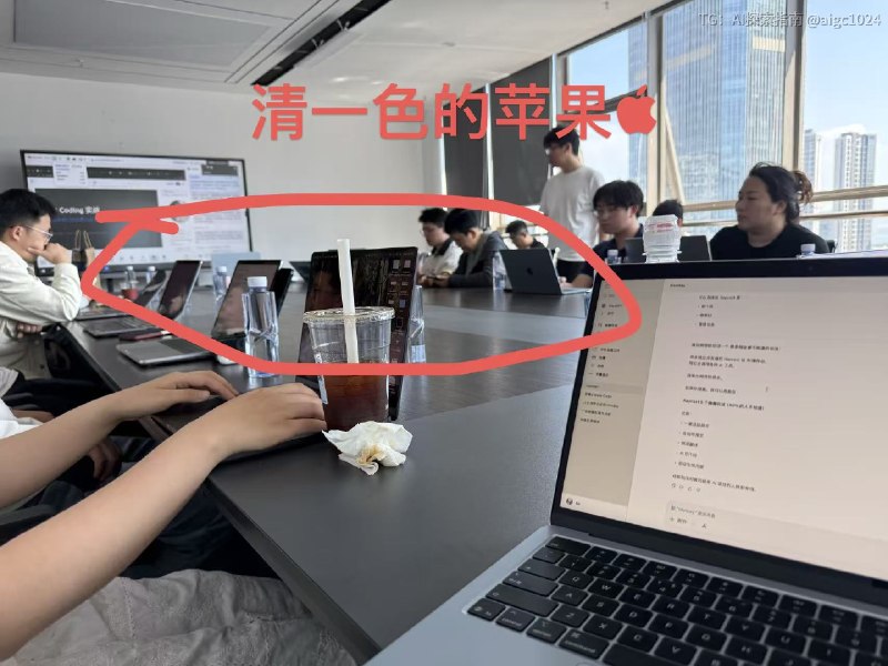 买完macbook就后悔了，后悔没早点买，真tm好使前两天有发这么一条推文，那mac到底好在哪里了昨天参加深圳的Hackathon，技术大佬全是苹果有香港大学的博士，有鹅厂的员工，他们就是纯技术流后续我也写一个分享这些Hackathon的推文我就拿这两天的深度体验，来说一下它究竟好在哪儿了当然，我只是一个小白，不过真的好用太多太多太多了第一：苹果生态真的太顺滑了如果你本来就用 iPhone，Mac和手机几乎是无缝联动电脑上可以直接看到手机的消息、通知甚至可以把手机镜像到电脑上操作很多事情不用再来回切设备第二：触控板真的是 Mac 的灵魂我以前是那种必须用鼠标的人几乎所有笔记本我都不用触控板因为真的太难用了结果用了 Mac 之后我才发现：我之前用的那些触控板到底是什么玩意儿四指左右一划，多个窗口随便切，效率直接拉满第三：语音转文字太离谱了最近手机vx上有一个语音转文字非常好用结果Mac也有，太方便了我靠了现在我直接说 → 自动转文字 → 发送打字时间直接省掉一大半真的方便到离谱第四：AI + Mac 的组合，真的太夸张我现在基本所有配置都是：直接问 ChatGPT比如刚拿到 Mac，我问 GPT：Mac 新手应该装哪些工具？它直接给我一套完整方案：Homebrew（macOS 包管理器）VS Code（代码编辑器）Raycast（超级快捷启动器）然后 GPT 给我命令：我复制 → 粘贴 → 回车，软件就装好了这体验真的太爽了第五：部署 AI 项目变得极其简单最近很火的 OpenClaw，我直接跟 Codex 说：帮我部署一下，检查一下，然后运行基本就是自然语言几句它就给我搞定了，真的离谱第六：网络环境太友好了以前 Windows / 安卓折腾代理配置真的很麻烦现在 Mac + 小火箭：一分钟静态 IP、节点绑定、按需连接全搞定随时打开电脑，就能直接上网效率提升太多了第七：续航真的无敌我之前用的是游戏本续航1.5 小时，MacBook有20小时现在我出门一整天，会议，写东西，跑 AI，做项目晚上回家再充电就行第八：外观真的帅我昨天去深圳参加一个黑客松，现场几乎清一色MacBook，没有别的电脑总结一下 Mac 为什么这么好用：1️⃣ 生态联动（iPhone + Mac）2️⃣ 触控板体验极强3️⃣ 多任务切
