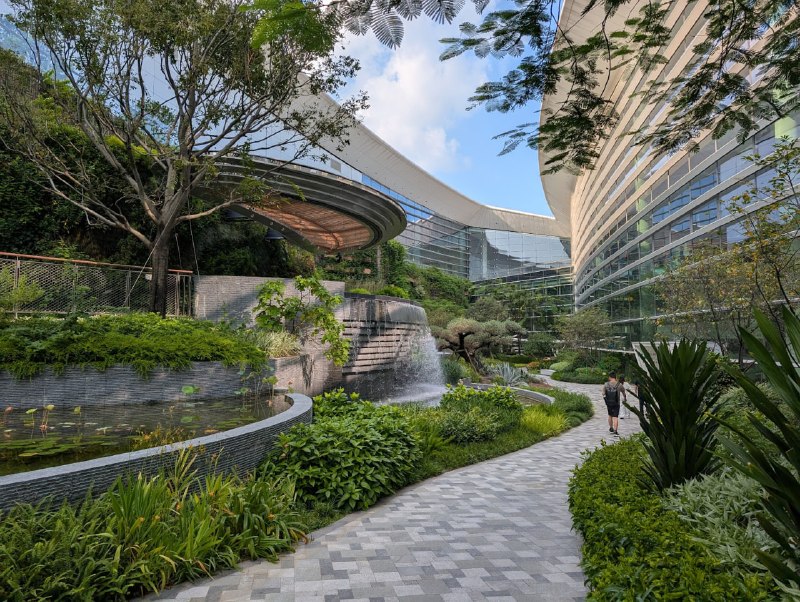 關於廣州我知道的不多為了愛情曾經去過那裡咁多年沒來，找不到方向，但一提起某某地名又發現哪都去過……於是嚴肅複習了廣州地理