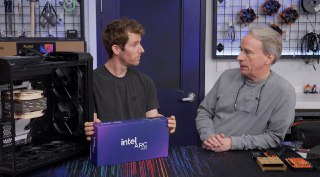 Linux之父林纳斯·托瓦兹接受LTT专访，进行Q&amp;A科技频道 Linus Tech Tips 发布了与 Linux 操作系统创始人 Linus Torvalds 的合作视频，两人共同组装了一台专为 Linux 系统优化的高性能 PC。该视频于 12 月 1 日发布，24 小时内获得超过 226 万次观看。而期间穿插的广泛问答揭示了这位传奇程序员在技术、生活及开源哲学方面的独特见解。当被问及是否会加密硬盘时，他给出了肯定的答案，但笑称在本次演示安装中不会这样做。Linus Tech Tips | V