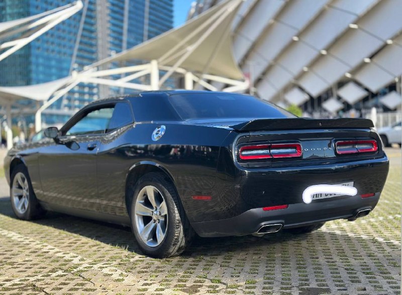 Ищет заботливого и страстного до дорог хозяина или хозяйку Dodge Challenger 🖤✨ 2021 года, обьема 3.6 — фото 1