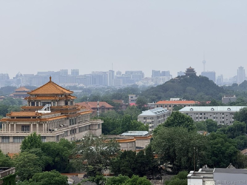 跟着老黄当一回北京游客第一次去南锣鼓巷第一次去潘家园各种纪念品文玩都比网上便宜北京人不坑游客啊@aigc1024跟着老黄当一回北京游客第一次去南锣鼓巷第一次去潘家园各种纪念品文玩都比网上便宜北京人不坑游客啊@aigc1024