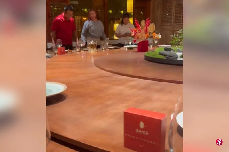 疑涉非法传销，52名狮城人被扣留在中国广西，曾加入“考察团”的参与者透露，饭局里不仅有成功人士，还曾看过本地的电视电影艺人。