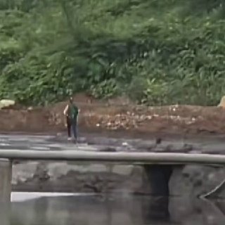 东南亚抓捕遣返线索：移民局突击执法 多名违规外劳慌逃躲入森林 马来西亚移民局展开突击执法配图