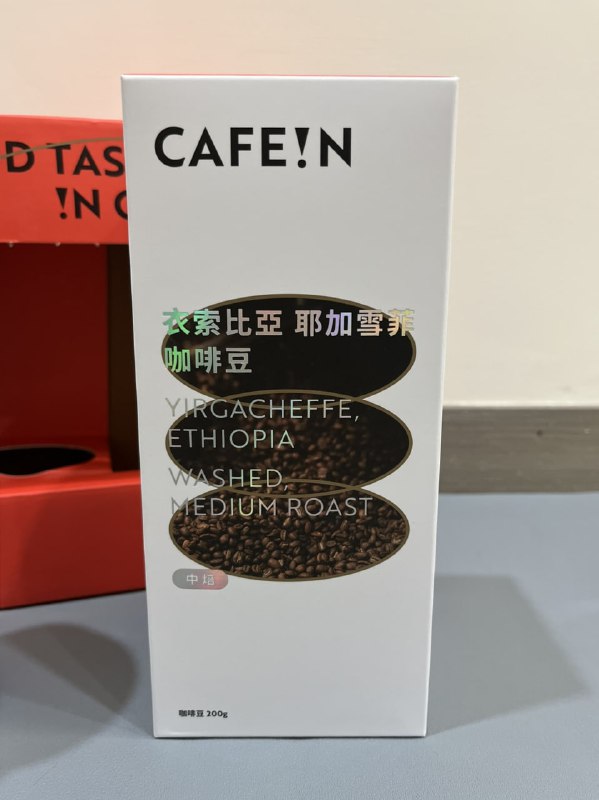 Costco新品上架，CAFE!N 咖啡豆隨行杯禮盒組很潮的咖啡品牌，常跟國內外的不同IP聯名禮盒內的隨行杯的是霧面白，有點像陶瓷質感，設計簡約很好看搭配一包衣索比亞的耶加雪菲單品豆單品豆加上一個好看的隨行杯，現在特價1組399快過年了，送個一組咖啡禮盒搭配餅乾之類的非常適合！#好市多 #新品 #CAFEiN #咖啡禮盒Costco新品上架，CAFE!N 咖啡豆隨行杯禮盒組很潮的咖啡品牌，常跟國內外的不同IP聯名禮盒內的隨行杯的是霧面白，有點像陶瓷質感，設計簡約很好看搭配一包衣索比亞的耶加雪菲單品豆單品豆加上一個好看的隨行杯，現在特價1組399快過年了，送個一組咖啡禮盒搭配餅乾之類的非常適合！#好市多 #新品 #CAFEiN #咖啡禮盒