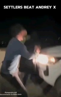 הרגע שבו תקפו מתנחלים את העיתונאי והפעיל הרוסי "אנדריי חרזנובסקי" וגנבו אתמול את הטלפון שלו באזור "אום ח'יר…