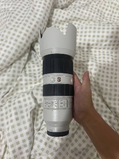 #出售 #电子产品 ##索尼镜头 联系 反杀闰土的猹  价格 6750出70200gmf2.8一代，第一代g大师，换门了所以出，橙色一般看图，遮光罩反罩有点松对焦环有点卡