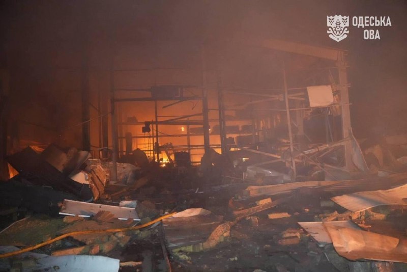 מפעל תעשייתי באזור אודסה שנפגע מכטב"מים רוסיים מתקן תעשייתי באזור אודסה נפגע הלילה על ידי כלי טיס בלתי מאוי…