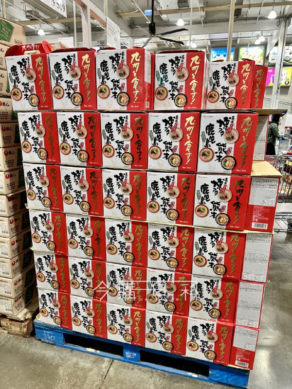 Costco 今天目擊新優惠 📢MARUTAI KYUSHU 九州經典三口味拉麵組 🍜✨折價 104元，優惠到 3/2(日) 📅裡面有 8包，開一包可以煮兩人份，實際平均起來大概是一般快煮麵的價格，卻能吃到日本拉麵，CP值超高，加上最近的高麗菜很好吃~一組就能品嚐到日本三種不同地區的特色拉麵：🍜 【熊本黑麻油豚骨風味拉麵】豬骨湯底搭配蒜頭風味，最後加上黑麻油，香氣濃郁！🍜 【博多醬油豚骨風味拉麵】豬骨、雞骨與洋蔥熬煮湯頭加上白胡椒與芝麻粒，口感濃郁順口！🍜 【鹿兒島黑豚骨風味拉麵】黑豬骨湯底加入焦蔥末，搭配粗麵條，滋味濃厚！#Costco #九州拉麵 #優惠情報Costco 今天目擊新優惠 📢MARUTAI KYUSHU 九州經典三口味拉麵組 🍜✨折價 104元，優惠到 3/2(日) 📅裡面有 8包，開一包可以煮兩人份，實際平均起來大概是一般快煮麵的價格，卻能吃到日本拉麵，CP值超高，加上最近的高麗菜很好吃~一組就能品嚐到日本三種不同地區的特色拉麵：🍜 【熊本黑麻油豚骨風味拉麵】豬骨湯底搭配蒜頭風味，最後加上黑麻油，香氣濃郁！🍜 【博多醬油豚骨風味拉麵】豬骨、雞骨與洋蔥熬煮湯頭加上白胡椒與芝麻粒，口感濃郁順口！🍜 【鹿兒島黑豚骨風味拉麵】黑豬骨湯底加入焦蔥末，搭配粗麵條，滋味濃厚！#Costco #九州拉麵 #優惠情報