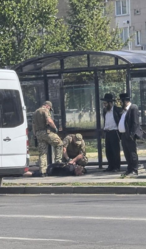 🇺🇦️ - לפי הדיווחים, מרכזי הגיוס באוקראינה מתלבשים כעת כדי לפתות "קבוצות ניידות" אחרות לכוון גברים ברחבי ה…