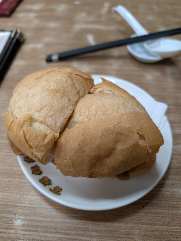 #增肥篇這趟突然回來，就是某天很想吃乳鴿和冬瓜盅，晚香坡當然有，但不想在 van 吃，於是直接約上老廣以遊客模式回廣東開整
