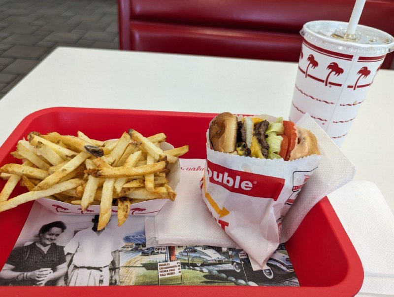 來吃加州特產 In-N-Out，這款 Burger 竟然叫 Double Double，直接和我們加拿大人產生代溝