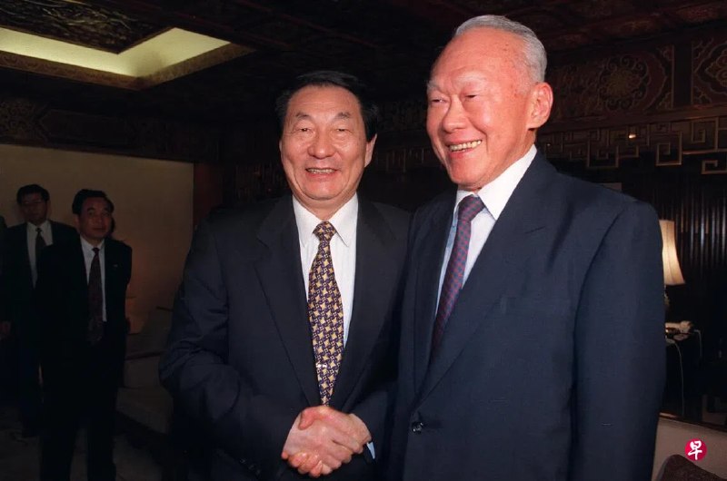 中国国务院前总理朱镕基在担任上海市长和总理任内先后三次访问新加坡，他的战略眼光让我国政要印象深刻；尤其是2000年在亚细安系列峰会上首次提到建立中国—亚细安自由贸易区，出乎亚细安各国领导人意料。