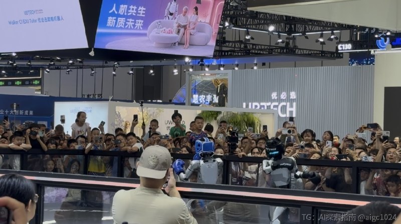 打卡 2026 世界机器人大会，顺便解锁了暴雨天的高速地图😊@aigc1024打卡 2026 世界机器人大会，顺便解锁了暴雨天的高速地图😊@aigc1024