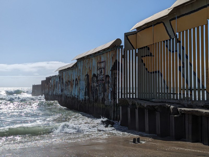 Tijuana is not for beginners 此行目的，其實是來蒂華納做根管治療，診所服務很好，技術也到位，至於費用其實沒有省太多，可能還是對美國人來說更省