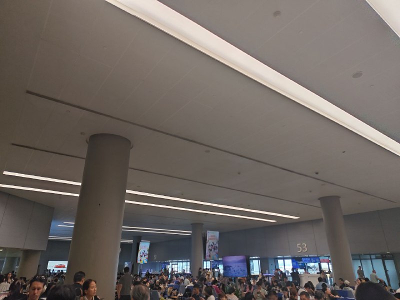 滞留在机场了......