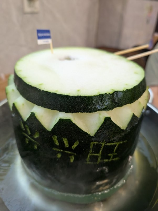 #增肥篇這趟突然回來，就是某天很想吃乳鴿和冬瓜盅，晚香坡當然有，但不想在 van 吃，於是直接約上老廣以遊客模式回廣東開整