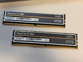 #出售 #电子产品 #台式机内存 联系 N&amp;M WANG 价格 1100十铨 DDR5 5600 32G套条（16G×2）个人一手自用 台式机内存两条一起出 不是贩子 不到手刀插电脑显示海力士颗粒 具体什么颗粒不清楚 没超频过 一直5600用单条600包邮 两条打包1100带走深圳/香港支持自提收到没问题不支持退货有兴趣随时私聊