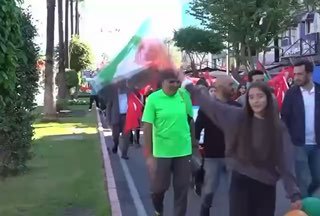 הפגנה שקטה של אלפי אנשים בטורקיה לתמיכה בעזה אלפי פעילים בעיר אלניה בטורקיה, על ידי עריכת צעדה אילמת, הסבו…