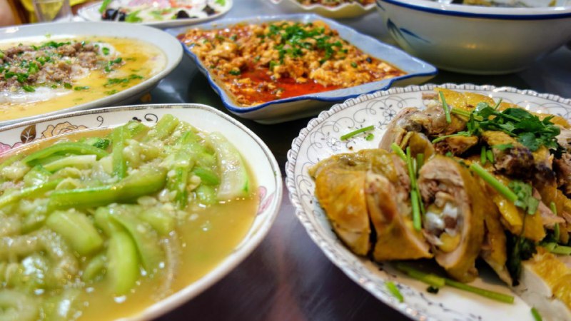 今天趁著出了門終於活動低保🙈🙈晚上母校附近開飯，特別嘉賓廈門小姐姐為我們提前放映了籌備已久的紀錄片（應保密要求，故不在此處放圖），榮幸成為首批觀眾😁今天趁著出了門終於活動低保🙈🙈晚上母校附近開飯，特別嘉賓廈門小姐姐為我們提前放映了籌備已久的紀錄片（應保密要求，故不在此處放圖），榮幸成為首批觀眾😁