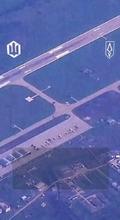 🇺🇦🇷🇺️ — מזל"ט סיור אוקראיני טס מעל בסיס חיל האוויר מילרובו באזור רוסטוב, צפה במטוס הממריא ונחיתה, ומזל"…