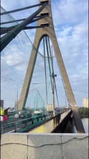 🇷🇺🇺🇦️ - The enemy began to install light anti-UAV nets on the northern bridge in Kiev.