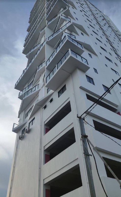 西港大事件：今天早上9点 西港Air Apartments大楼被警察检查了 大量配图