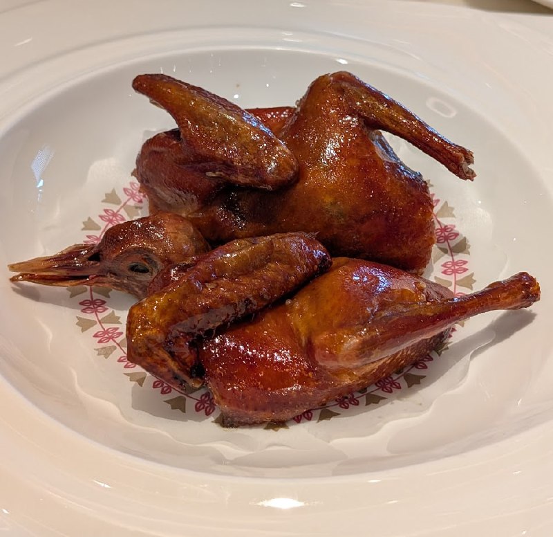 #增肥篇這趟突然回來，就是某天很想吃乳鴿和冬瓜盅，晚香坡當然有，但不想在 van 吃，於是直接約上老廣以遊客模式回廣東開整