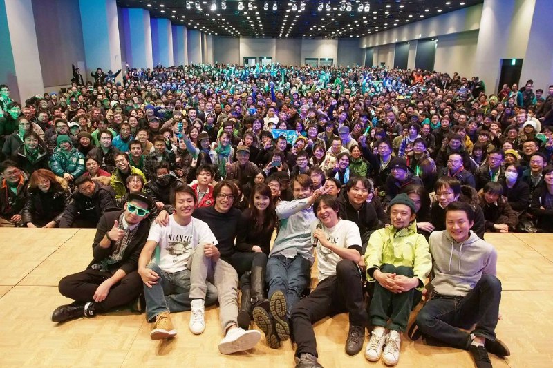 特工們，乾一杯慶祝我們Niantic五歲了！你最開心的 Ingress 回憶是黑牌？FS？大戰？驚人的數據？今天都請盡情分享給 #NianticBirthday！ --- 對了，我們在遊戲商店給你送了一個小禮物呢！ 🎁