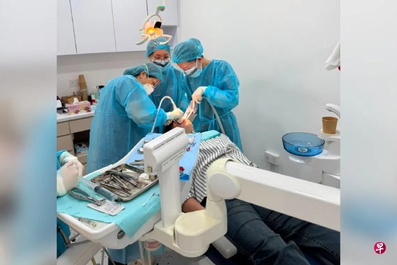 新加坡牙医理事会针对智齿手术推行的适任证书计划目前虽不具强制性，但多名受访全科牙医认为，新课程的要求过于“一刀切”，未能充分考量执业牙医积累的丰富经验；专科医生则认为，这是推动牙医实践培训、保障病患安全的必要步骤。