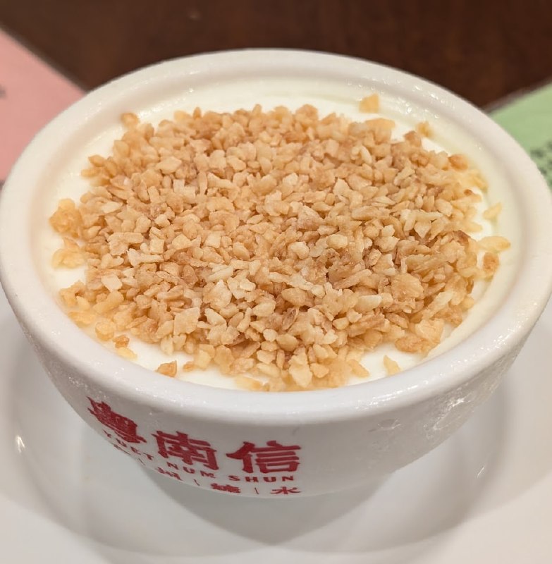 #增肥篇這趟突然回來，就是某天很想吃乳鴿和冬瓜盅，晚香坡當然有，但不想在 van 吃，於是直接約上老廣以遊客模式回廣東開整
