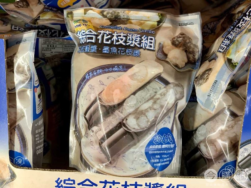 Costco目擊新的花枝漿組合，之前上架的花枝蝦排的反應還不錯，看起來料下的很多，有墨魚花枝漿和花枝蝦漿兩種口味~新商品情報連結 