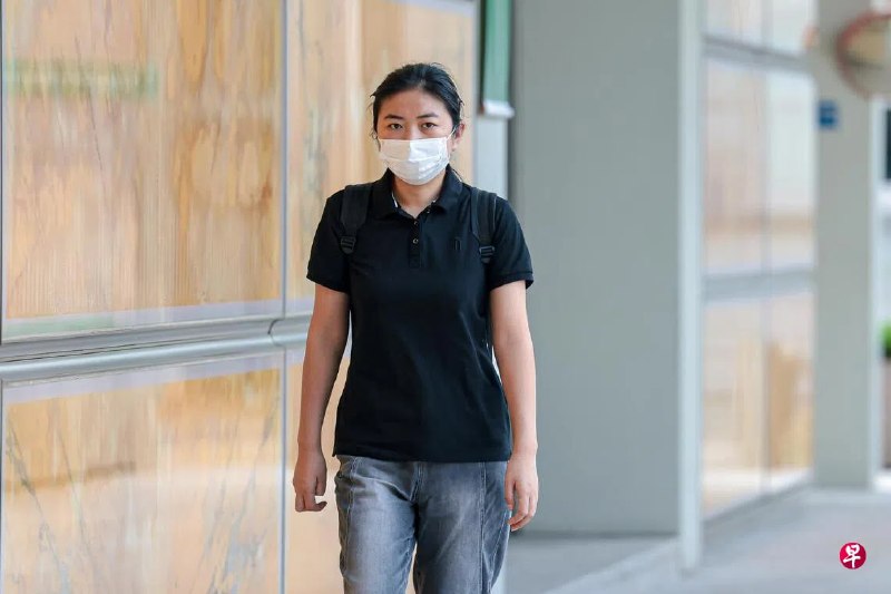 一名七旬已婚商人与小36岁的中国籍女助理疑似相恋多年，病重住院期间女方不离不弃陪伴身边。但女助理被指趁机以支票和银行卡等方式卷走超过170万元，其中更几乎天天到医院对面商场提款，每次提取银行卡所允许的最高金额。