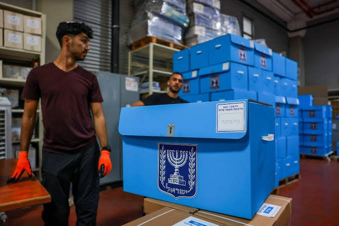 ההתפתחויות האחרונות בבחירות בישראל: בעוד ההצבעה נמשכת, ועדת הבחירות המרכזית דיווחה כי שיעור ההצבעה הארצי הג…