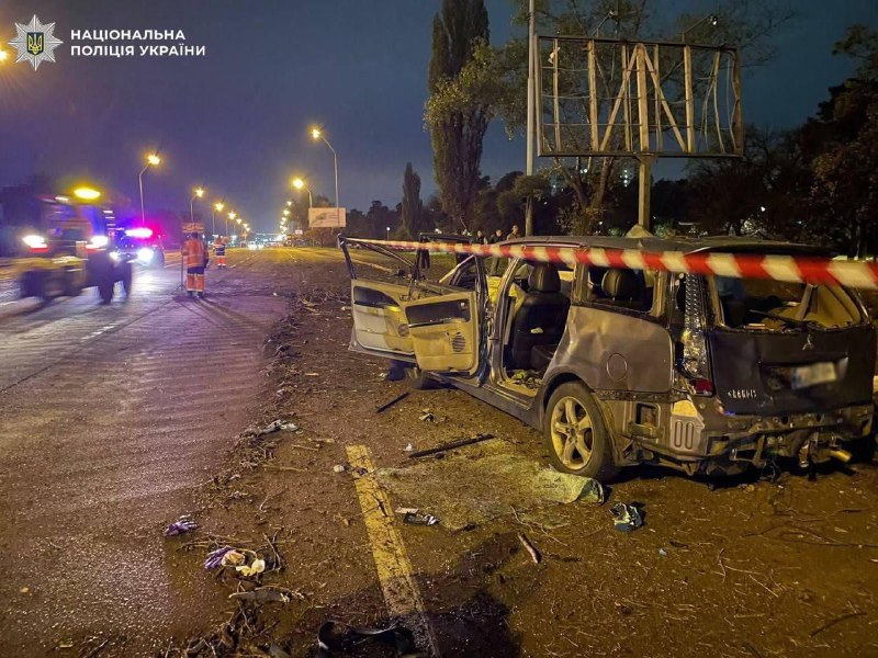 לפי ערוצי הרשתות החברתיות בקייב, לפחות שלושה טילים בליסטיים פגעו אמש בגשר הדרומי בקייב בלילה.