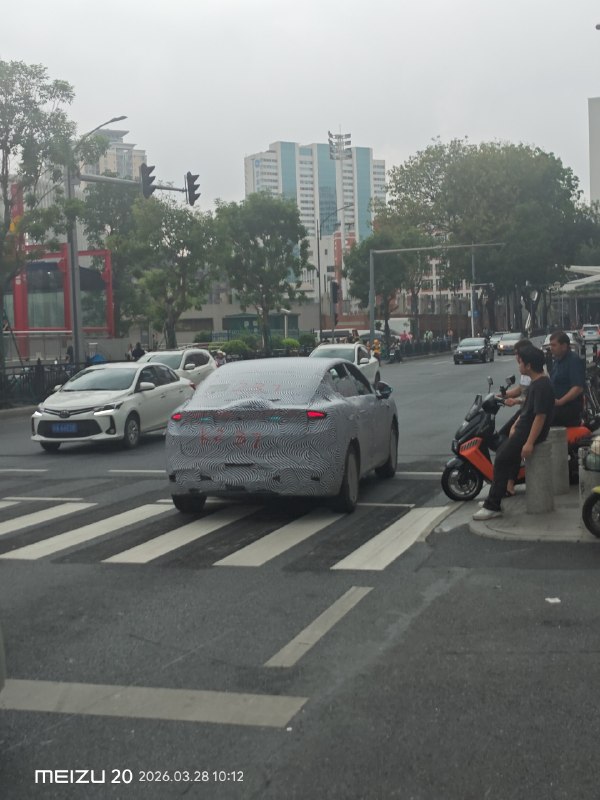 华师附近偶遇保密车