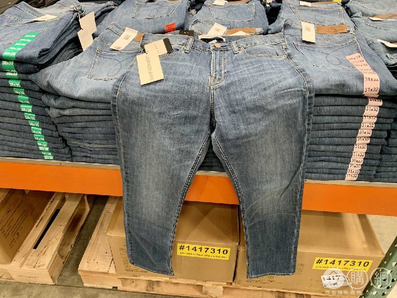 110/08/22 Costco新商品目擊，CKJ 男彈性牛仔褲，刷色滿好看的，價格非常便宜，尺寸30~38吋都有，數量齊全