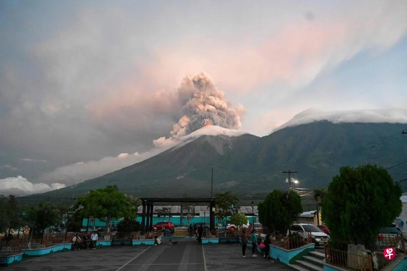 危地马拉国家减灾协调委员会星期二（8月4日）宣布，因富埃戈火山持续强烈喷发，火山周边三个省进入省级红色警报状态，全国其他地方维持橙色警报状态。