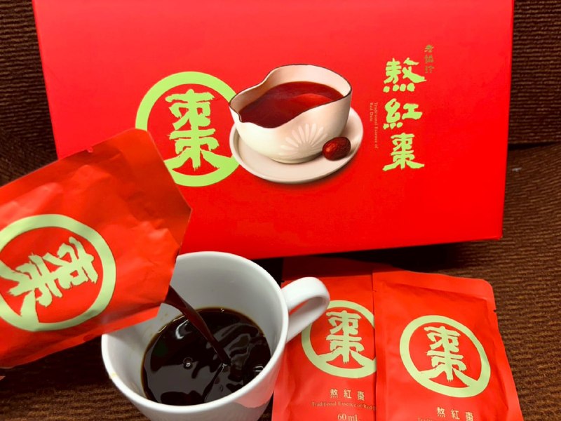 【Costco新品報到】老協珍 熬紅棗 💥📌價格：８９９元 | 60ml × 18入📌4/20 Costco 獨家上市外面大太陽，妳在冷氣房卻手腳冰冷❄️ 素顏總被說氣色差嗎？別讓「冰棒體質」影響妳的好氣色！老協珍『熬紅棗』全新上市進駐好市多，為忙碌的自己，找回由內而外的紅潤光澤！\ 專為【渴望好氣色、容易手腳冰冷的妳】量身打造 /🥣 獨家熬工法：21 顆去籽紅棗細火慢熬，棗香醇郁，加倍濃厚 ❤️超級食物：富含「天然多酚」與「鐵、鈣、鎂」，養出天然腮紅！🌿100% 原型食材熬煮！只有紅棗、枸杞與水☺️ 0添加糖、0香料、0防腐劑