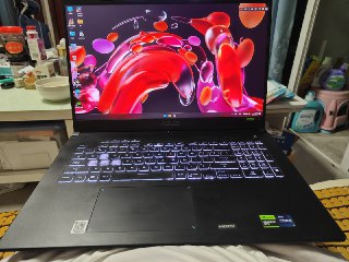 #出售 #电子产品 #笔记本 联系 空  价格 5999华硕天选4Plus 酷睿版  64+1T，i9-13900H，RTX4070代友出，23年京东购入，已过保。A面有两个小磕碰，D面有两个螺丝孔因为设计问题，导致高温螺丝柱脱落，上不了螺丝。原机是16G内存，自行换下加装了64G内存，电池健康度大约还有83%，总体成色不错，功能都正常，优先深莞自提/面交