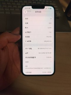 #出售 #电子产品 #苹果 #16e 联系 Renn  价格 2800苹果16e美版纯无锁，扩容512GB，被鸽了重新出，功能全部正常。已改实体单卡+eSim，屏幕有少量划痕，边框成色很好没有磕碰划痕，电池100，送一个全包壳和一个凯芙拉壳，单机默认顺丰到付，当天确认返一半邮费 咸鱼链接直达：https://m.tb.cn/h.SphTpft?tk=6jiIfTxAPWr